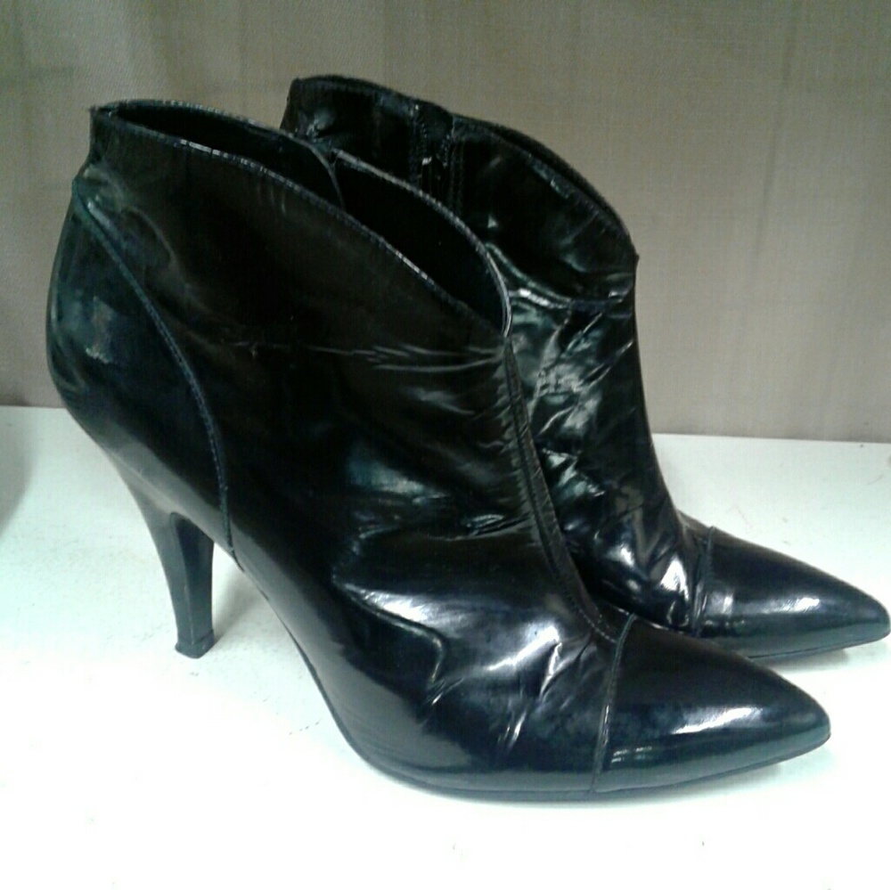 BCBG Pointed Toe Booties EUC - Picture 4 of 6